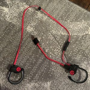 Power beats with usb attachment. Red and black